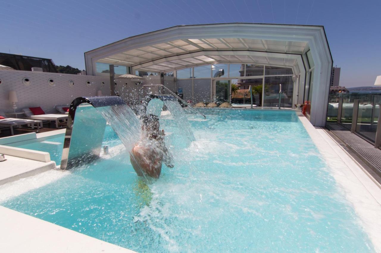 Gran Hotel Nagari Boutique & Spa Vigo Ngoại thất bức ảnh The pool at the hotel