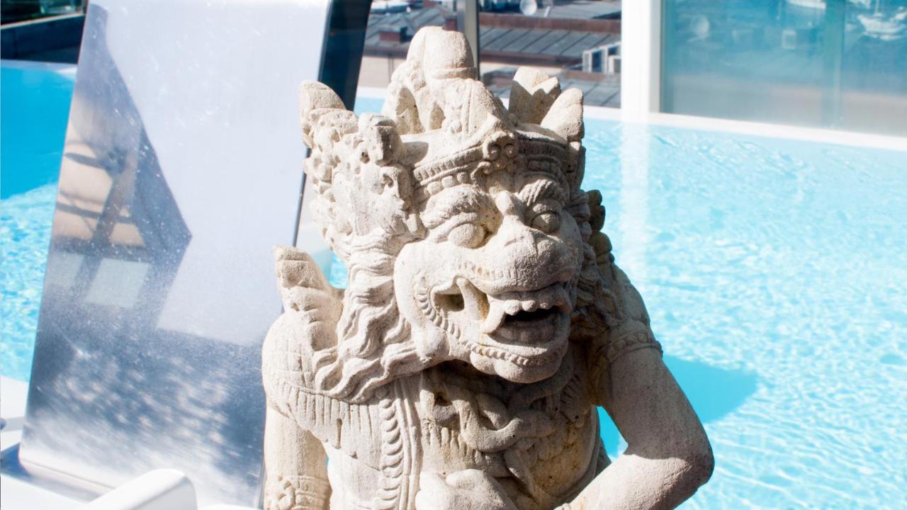 Gran Hotel Nagari Boutique & Spa Vigo Ngoại thất bức ảnh A gargoyle on the side of the building