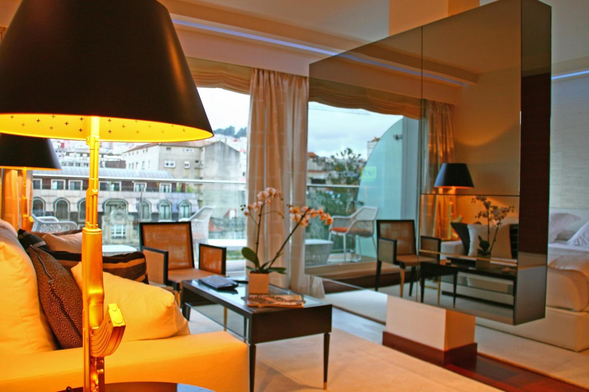 Gran Hotel Nagari Boutique & Spa Vigo Ngoại thất bức ảnh Interior of a suite at the Hotel Excelsior