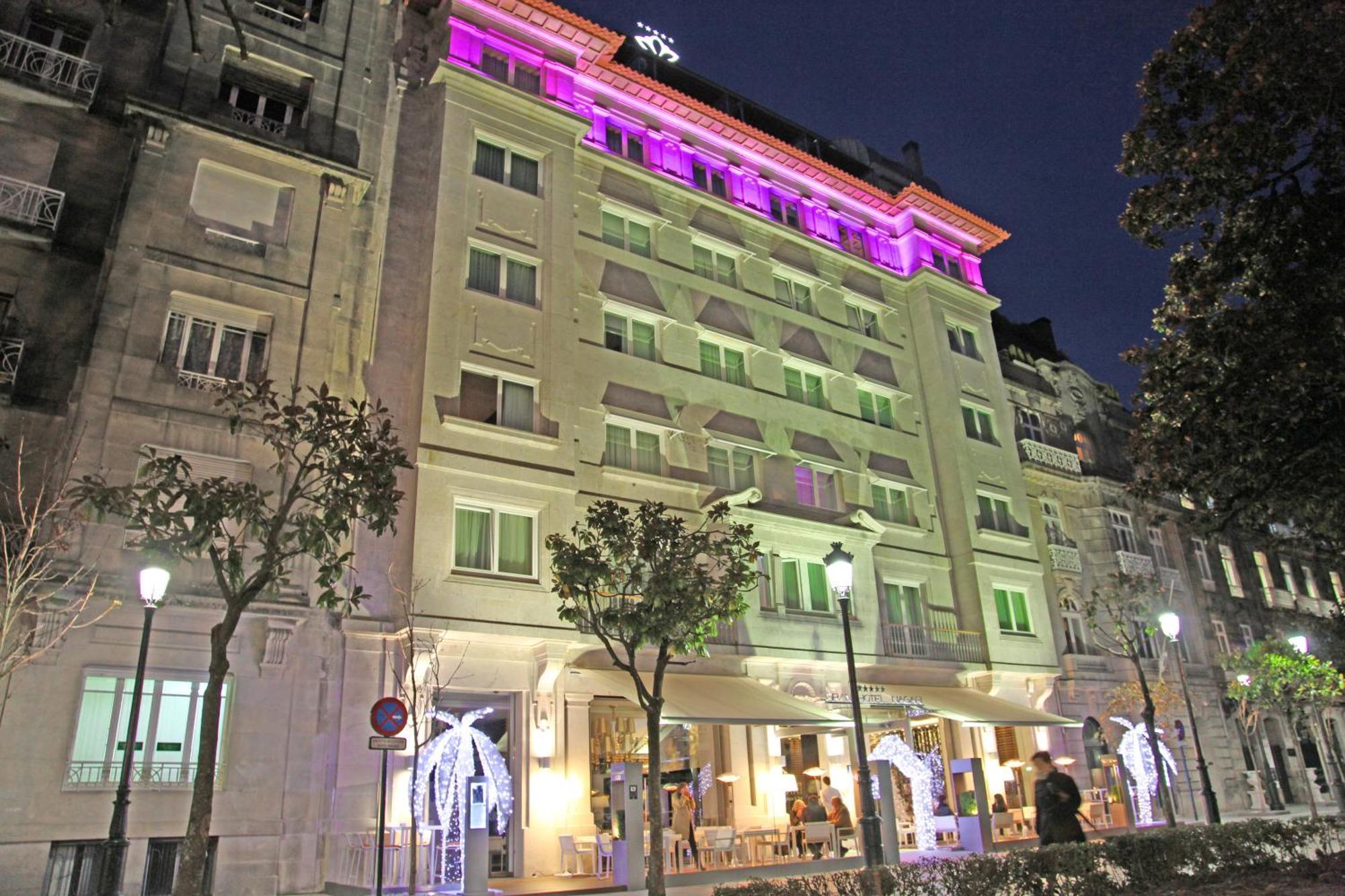 Gran Hotel Nagari Boutique & Spa Vigo Ngoại thất bức ảnh The hotel at night