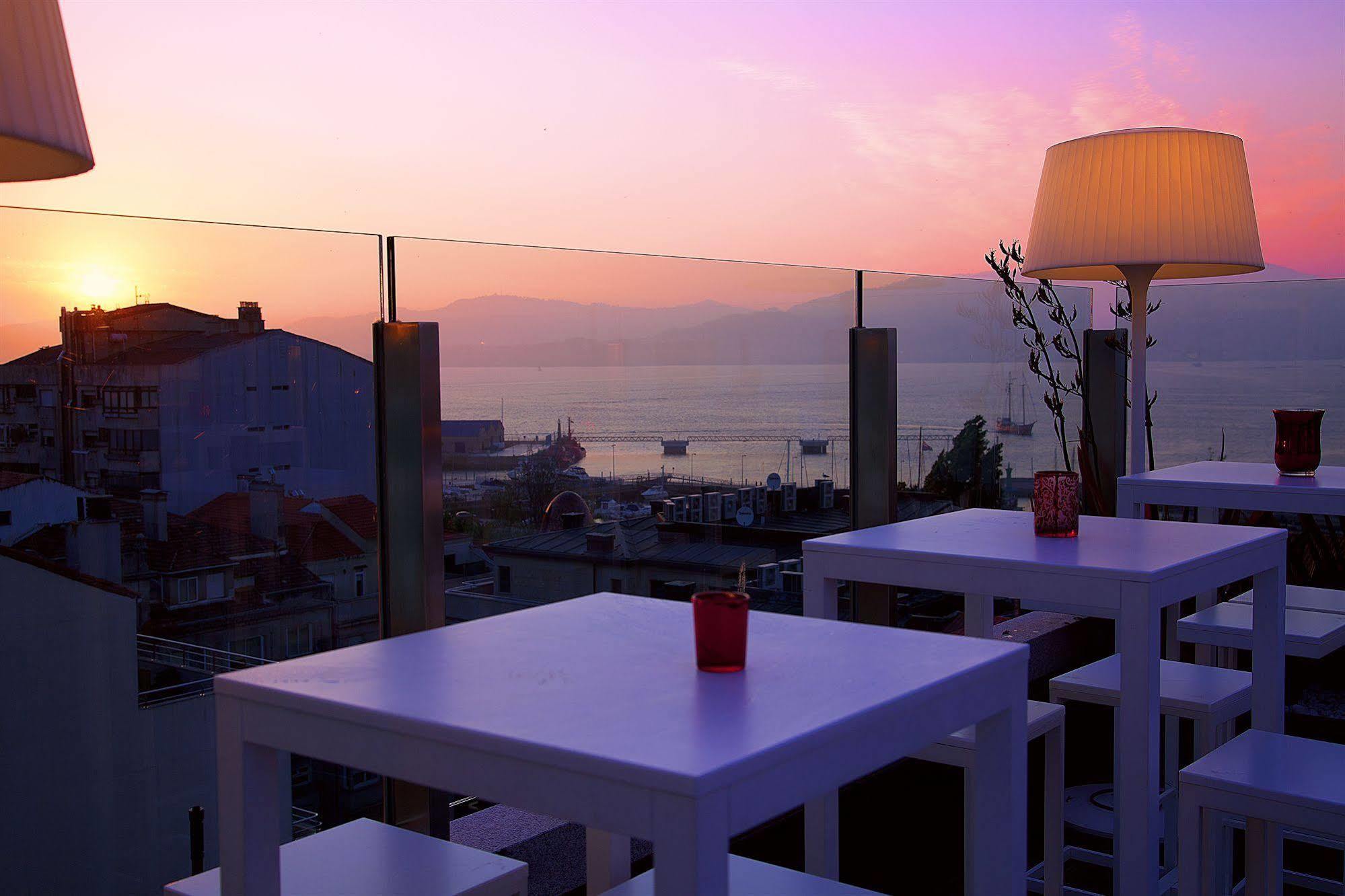 Gran Hotel Nagari Boutique & Spa Vigo Ngoại thất bức ảnh Sunset at the bar